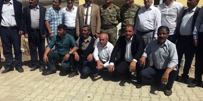 Sınır nöbetindeki askere bayram sürprizi