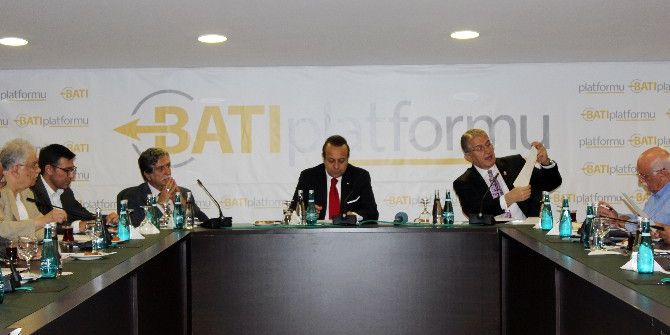 İaü’de ‘15 Temmuz Darbe Girişimi Ve Batı Duyarsızlığı’ Tartışıldı