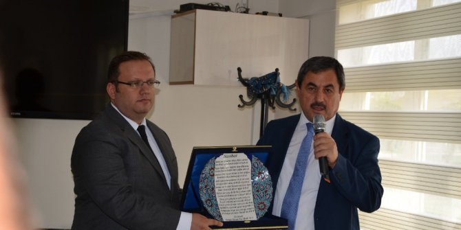 Başkan Eser’den Kaymakam Özdemir’e veda yemeği