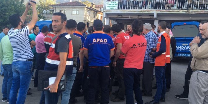 Boğulma tehlikesi geçiren çocuğu kurtarmak için girdiği gölde boğuldu