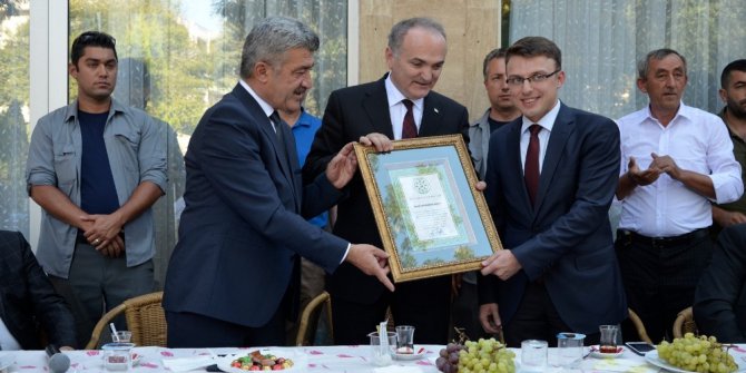 Bakan Faruk Özlü Yığılcalılarla bayramlaştı