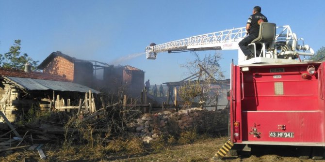 Nişan hazırlığı yapılan samanlıkta yangın çıktı