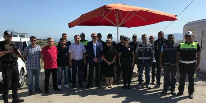 Emniyet müdürü görev başındaki polislerle bayramlaştı