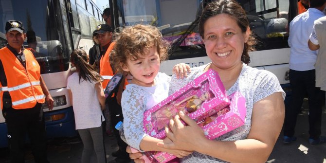 Başkan Gökçek,  bayramda çocukları sevindirmeye devam ediyor