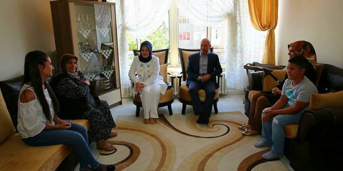 Başkan Çolakbayrakdar ve eşi Kocasinan sakinlerine konuk olup bayramlaştı