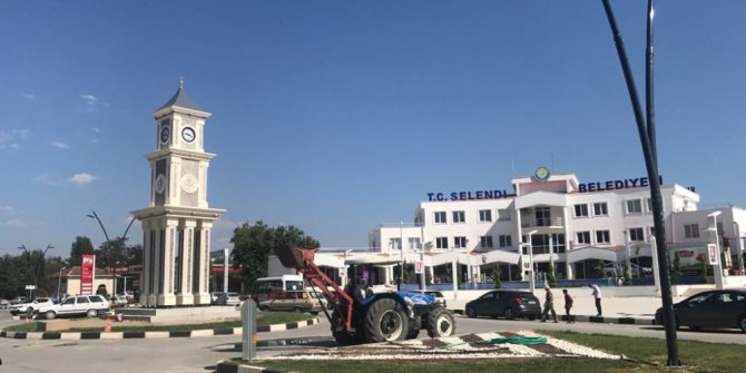 Büyükşehirden meydanda peyzaj düzenlemesi