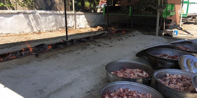 Kabını kapan pişmiş kurban eti almaya geldi