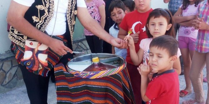 5 yıl önce oğlunu kaybeden baba çocukları sevindirdi