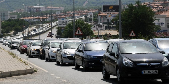 Muğla’da tatilciler uzun kuyruklar oluşturdu