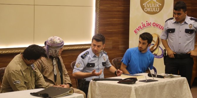 Evlilik okulu’ndan 75 çift daha sertifikalarını aldı