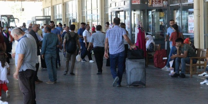 Diyarbakır Otogarı’nda dönüş yoğunluğu