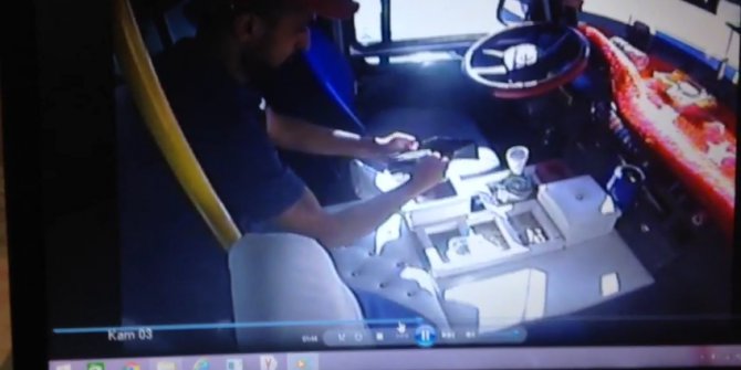 15 saniyede minibüsteki paraları çalıp kayıplara karıştı