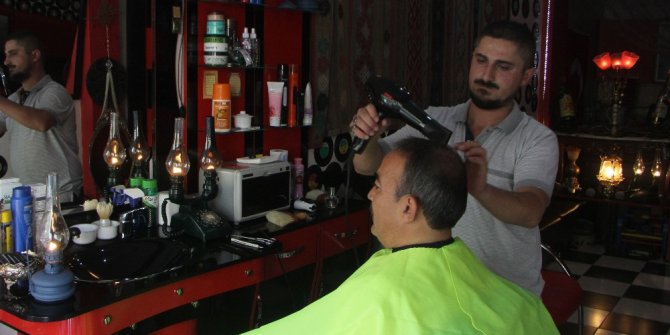 Gaz lambası altında nostaljik tıraş