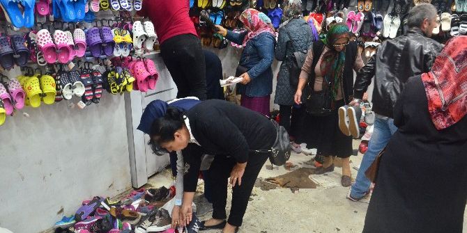 Selden Zarar Gören Ürünler Dörtte Bir Fiyatına Satıldı, Vatandaş Birbiriyle Yarıştı