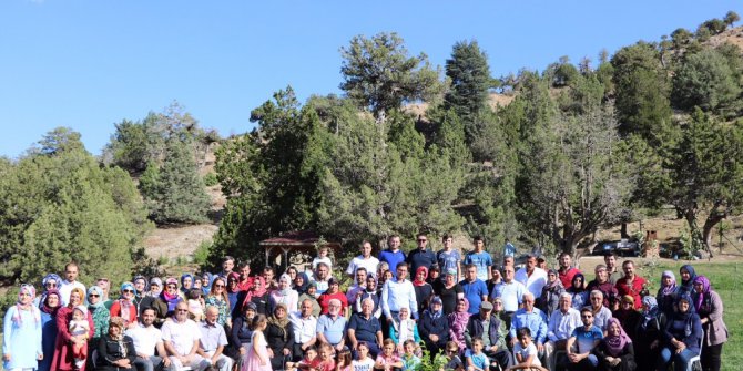 101 yaşındaki Hafize Nine 4 kuşak torunlarıyla bir araya geldi