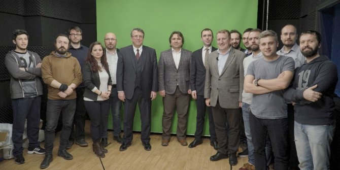 Açıköğretim Sisteminde yeşil perdeli videolar