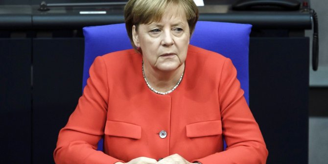 Merkel: “Türkiye’nin AB müzakerelerini askıya almak için teklifte bulunacağım”