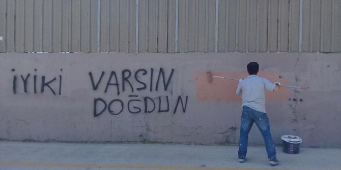 Körfez’de duvar temizliği