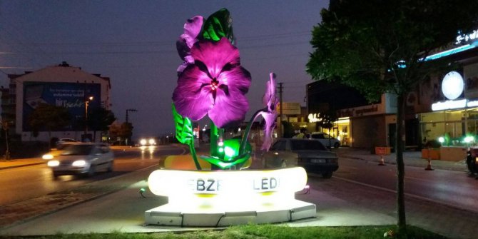 Gebze’deki caddelerde peyzaj çalışmaları sürüyor