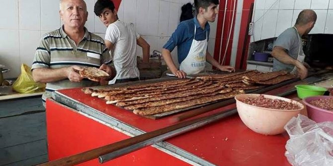 Yerköy’de fırınlarda kıymalı pide kuyruğu