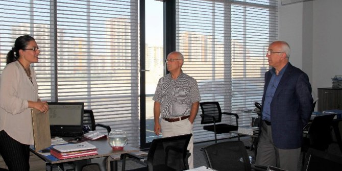 Başkan Hiçyılmaz ve yönetim kurulu üyeleri oda personeli ile bayramlaştı