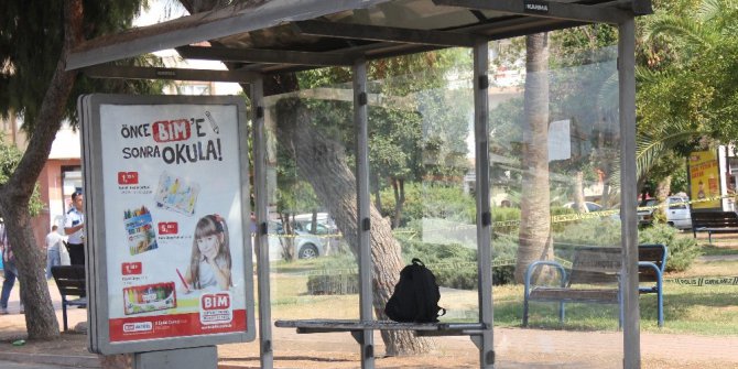 Unuttuğu çantasını bırakıp, "Beni paylaşmayın" diye ağladı