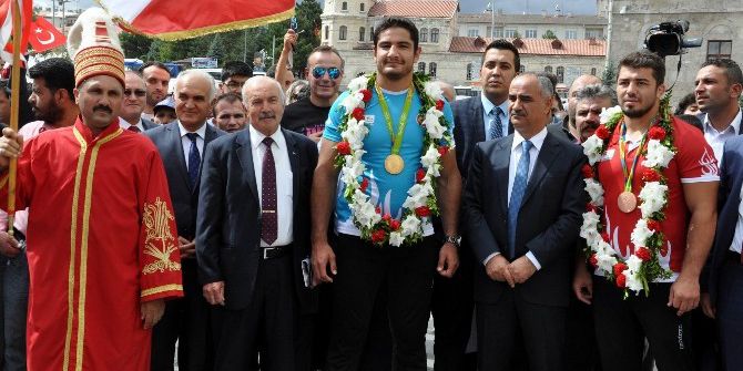 Olimpiyat Şampiyonu Taha Akgül’e Memleketi Sivas’ta Coşkulu Karşılama