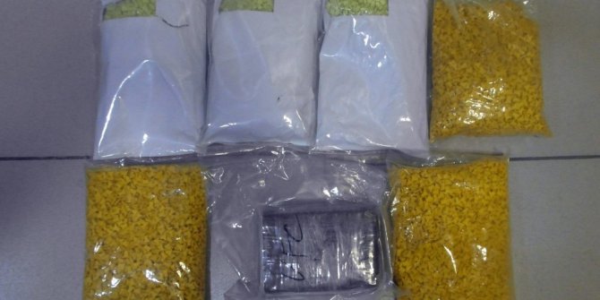 Durdurulan araçtan bin 240 gram kokain ve 30 bin uyuşturucu hap çıktı