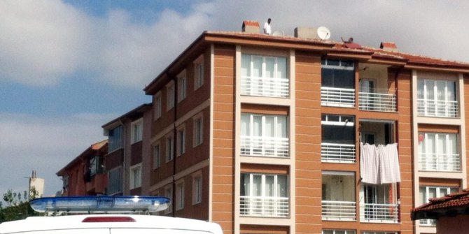 Boşanma aşamasında olduğu karısının evinin karşısında intihar etmek istedi