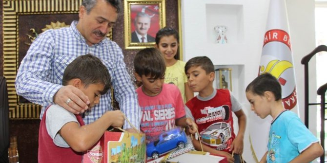 Başkan Tutal, çocuklarla bayramlaştı