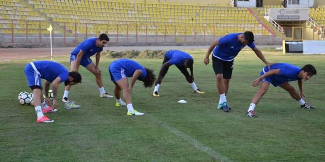 Ertuğrul Sağlam: "Ülkemizde futbolcu yetiştiremiyoruz"