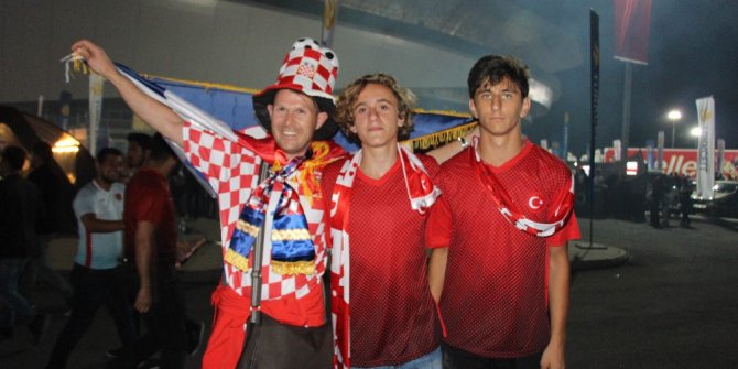 Hırvat taraftar, Türklerin ilgi odağı oldu