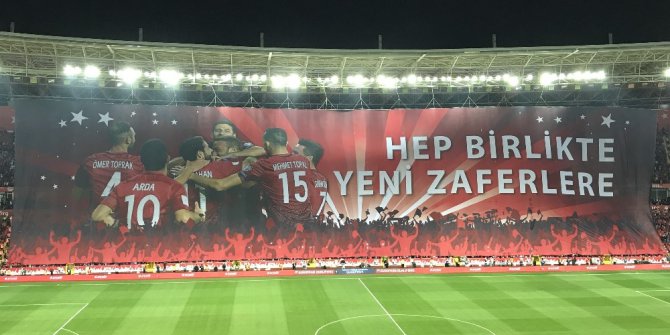 Taraftardan millilere ’Hep Birlikte Yeni Zaferlere’