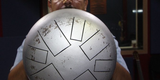 Piknik tüpünden enstrüman yaptı, şimdi konser veriyor