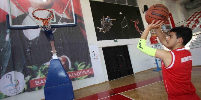 Bayraklı’da yaz spor okullarına yoğun ilgi