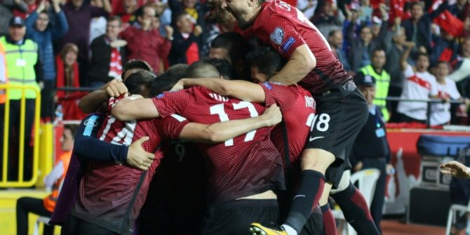 Dönüm maçı yine İzlanda’yla