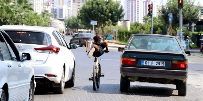 Trafikte kendini ’Superman’ sandı