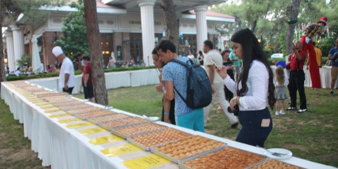 Marmaris’te beş yıldızlı otelde 101 çeşit baklava ile rekor denemesi