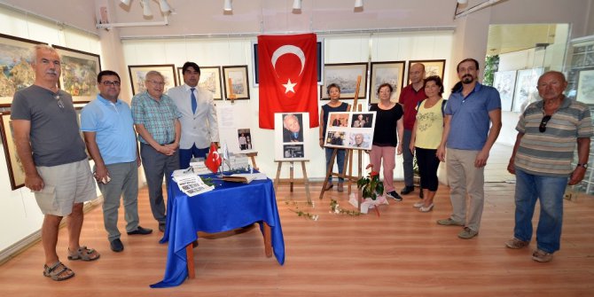 Foça’da ünlü yazar Muzaffer İzgü unutulmadı