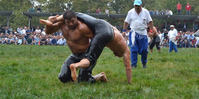 Asarcık güreşlerinin başpehlivanı Şaban Yılmaz
