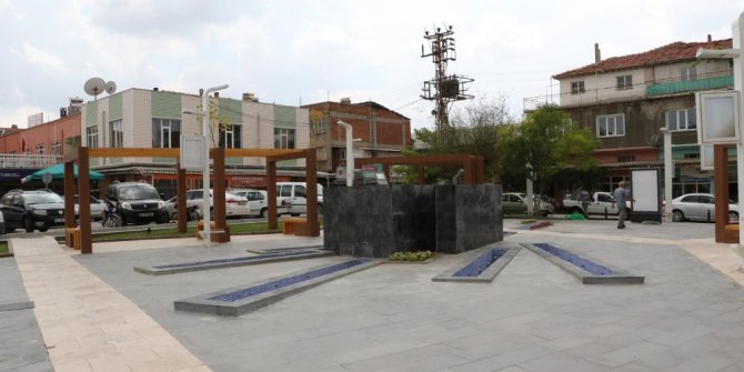 Gördesli Makbule’nin eskiyen heykeli yerine yenisi yapılıyor