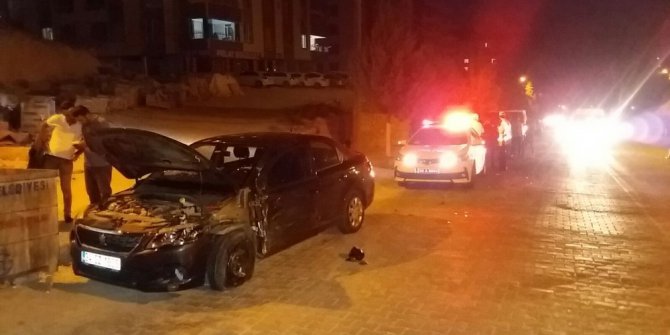 Besni’de 2 otomobil çarpıştı: 1 yaralı