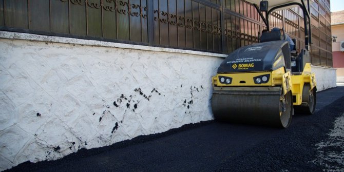 Büyükşehir Belediyesi 2 okulun bahçesini asfaltladı