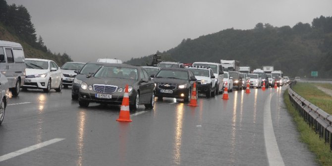 TEM otoyolunda zincirleme kaza: 7 yaralı