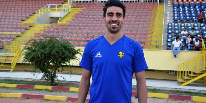 Issiar Dia: "Fenerbahçe’de bulduğum şansı ve topu burada bulmam biraz zor"