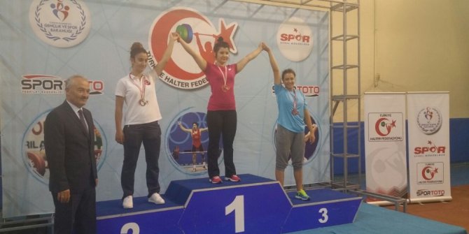 Kağıtsporlu haltercilerden 3 Türkiye derecesi