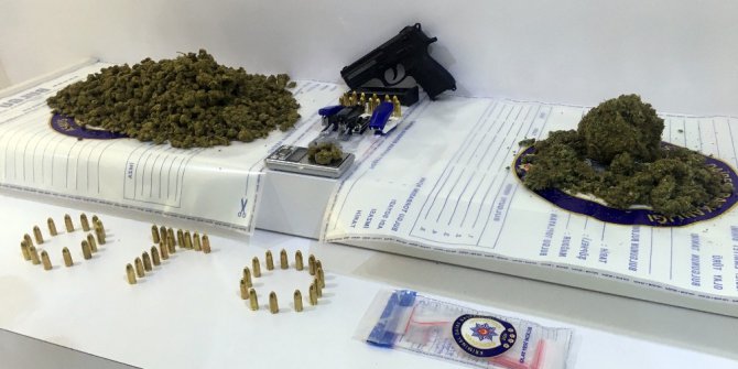 Annesinin aracında uyuşturucu bulunan genç adliyeye sevk edildi