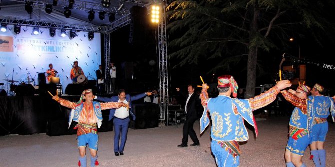 Sanatçı Altunsaray Seyitgazi’yi coşturdu