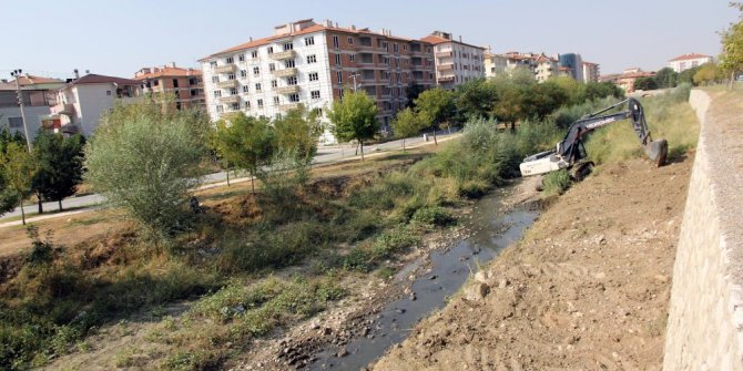 Sungurlu’da dere yatakları temizleniyor