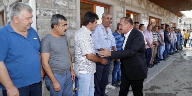 Başkan Duruay belediye personeliyle bayramlaştı